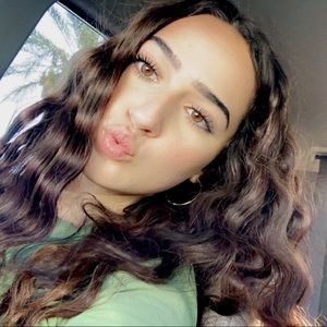 Meet your Posher, Olivia